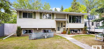 4 Gilby St, Strathcona County, AB T8A 2X2