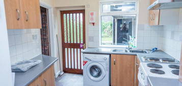 6 bedroom terraced house to rent