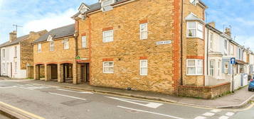 Flat to rent in Crown Street, Gillingham, Kent ME7