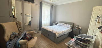 Flat to rent in Sutherland Square, Kennington SE17