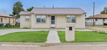 810 Washington Ave, Friona, TX 79035