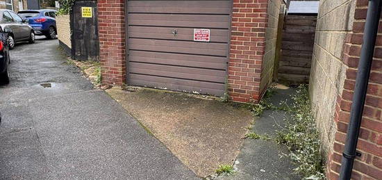 Parking/garage to rent in Canterbury Street, Gillingham ME7