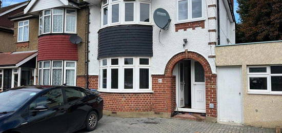 4 bed semi-detached house to rent