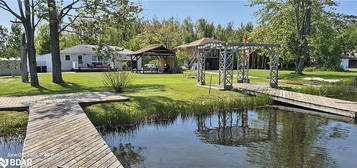 4137 Bayview Ave, Orillia, ON L3V 0S2