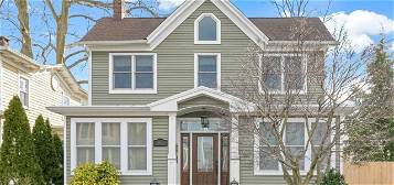 64 Wallace St, Red Bank, NJ 07701
