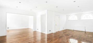 3 bed mews to rent