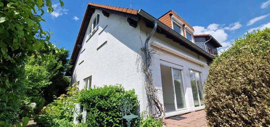 Doppelhaushälfte mit traumhaften Fernblick, Garage und Garten  in Hünstetten OT-Görsroth