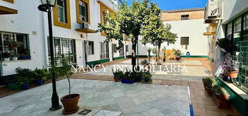 Casa adosada en calle Constitución en Olivares