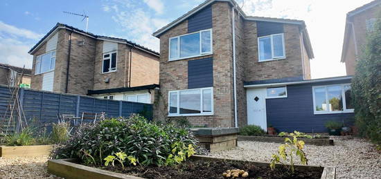 4 bed link detached house for sale