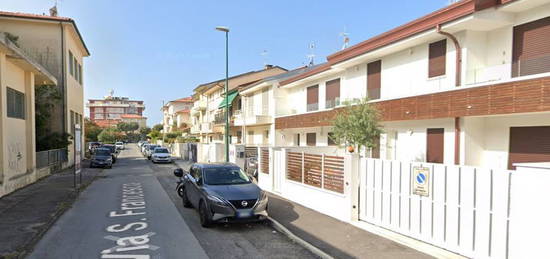 Bilocale via San Francesco, Lido di Camaiore, Camaiore