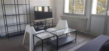 Studio meublé  à louer, 1 pièce, 10 m², Étage 2/–