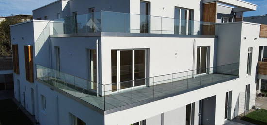 Exklusive Erstbezug-Wohnung mit Balkon und 2 Garagen - modernes Design und hochwertige Ausstattung