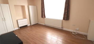 2 bed flat to rent