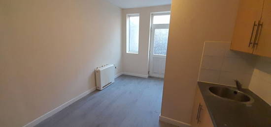 Flat to rent in Oak Crest, Bawtry Road, Doncaster DN4