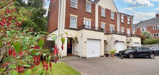 4 bed town house for sale