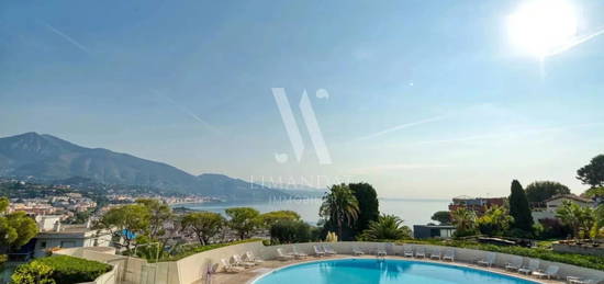 Roquebrune Cap Martin - Plateau du Cap. Studio 29 m2, terrasse, cave, parking. Piscine