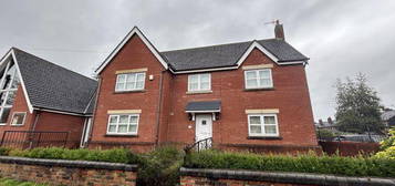 4 bedroom detached house to rent