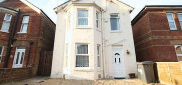 5 bedroom detached house