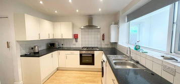 6 bedroom detached house to rent