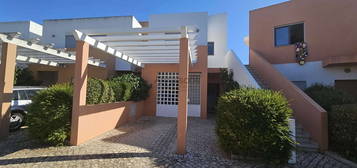 Moradia T2+2 - Condominio fechado - Piscina - Jardins - Sesmarias - Al