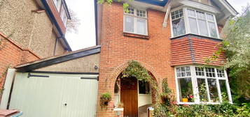 3 bed detached house for sale