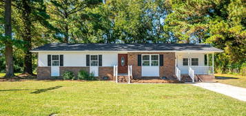 3894 Brooks Dr, Farmville, NC 27828