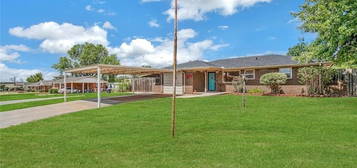 1221 F St, Arapaho, OK 73620