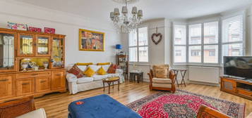 Maisonette for sale in Tooting High Street, Tooting Broadway, London SW17