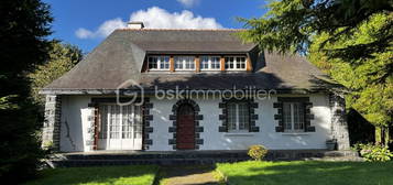 Maison familiale avec vie de plain-pied et grand terrain**accès rapide Saint-Brieuc - Pontivy en 30 mn et Loudéac en 15 mn**