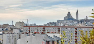 Paris 75018 M° Marx Dormoy, en étage élevé avec balcons