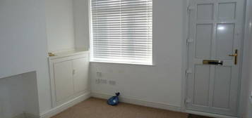 2 bedroom terraced house