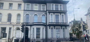 Flat to rent in Belgrave Road, Torquay TQ2