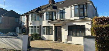 4 bed semi-detached house to rent