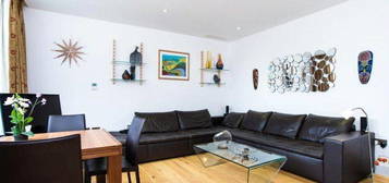 Flat to rent in Melrose Apartments, Winchester Road, Swiss Cottage, London NW3