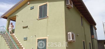 Casa bi/trifamiliare in Contrada Camemi