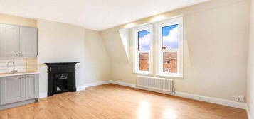 Flat to rent in St. Margarets Road, Twickenham TW1