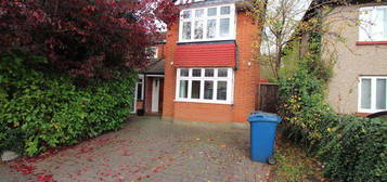 4 bedroom semi-detached house to rent