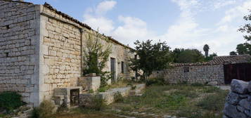 Masseria Contrada Quartarella Serraucelli, Calamarieri, Modica