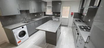 6 bed town house to rent