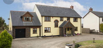 6 bedroom detached house for sale