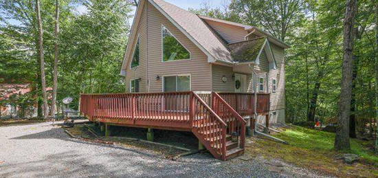 119 Lower Independence Dr, Lackawaxen, PA 18435