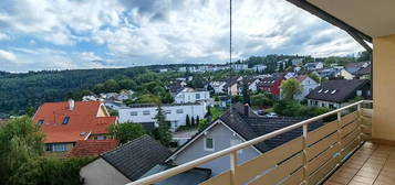 Lichtdurchflutete 4-Zimmer-Wohnung mit Balkon und Garage in Neuenbürg