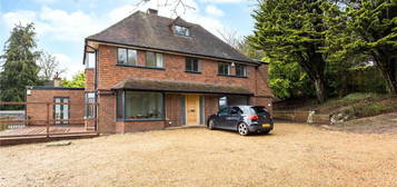 6 bedroom detached house