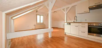 Helle 2-Zimmer-Dachgeschoss Wohnung , ideal für Singles oder junge Paare