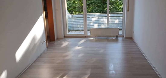 Attraktive 2-Zimmer-Erdgeschosswohnung mit Balkon und EBK in Neundorf