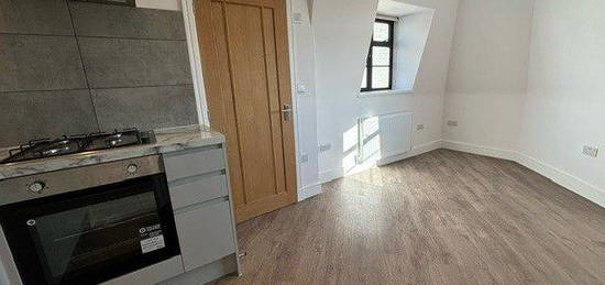 Studio to rent in High Road, London N22