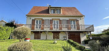 Belle maison, 4 chambres, jardin clos, à 700 m du centre d'E