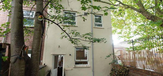 Flat to rent in City Road, St. Pauls, Bristol BS2