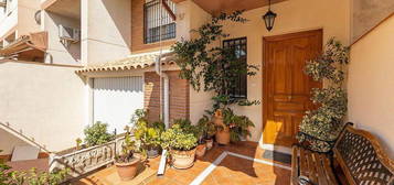 Casa en calle María Lejárraga en San Miguel, Armilla