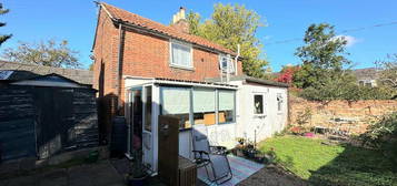 2 bedroom detached house for sale